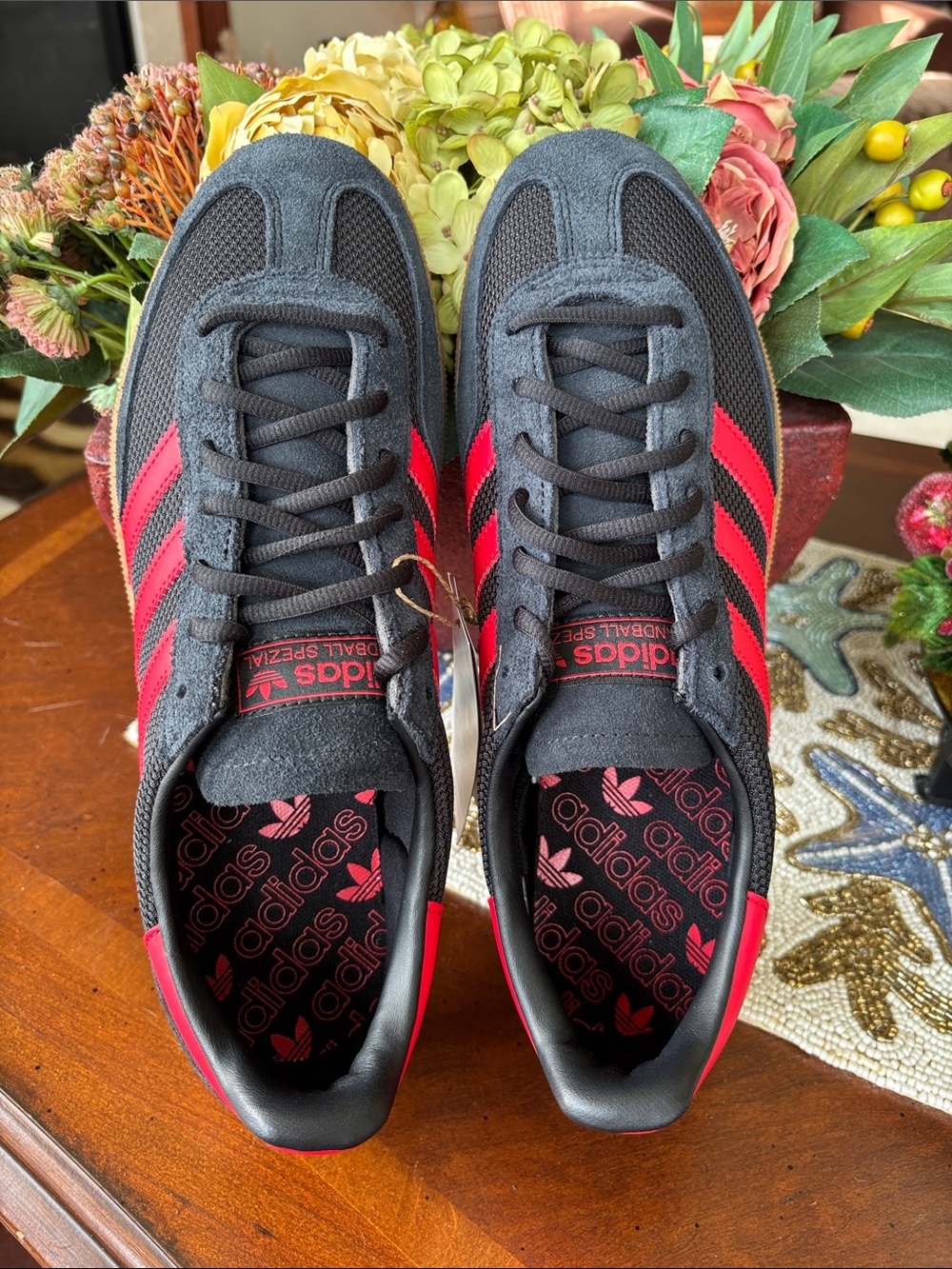Adidas HANDBALL SPEZIAL Black Suede Red 3-Stripe Lace Up Sneakers Gum Rubber - Picture 8 of 14